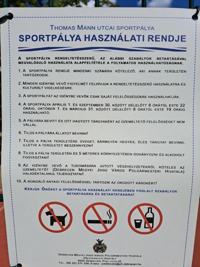 Appartamento Wanderer Station Debrecen Esterno foto