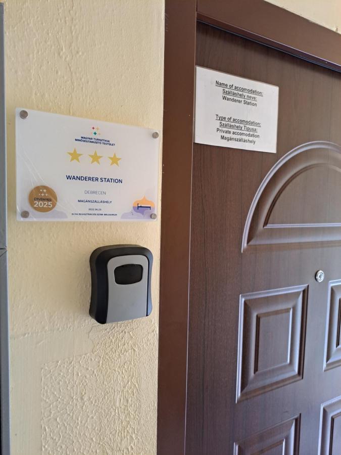 Appartamento Wanderer Station Debrecen Esterno foto